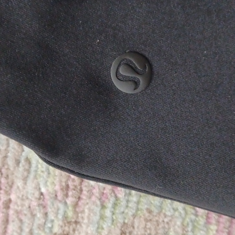 Lululemon On The Fly Short - Picture 6 of 9